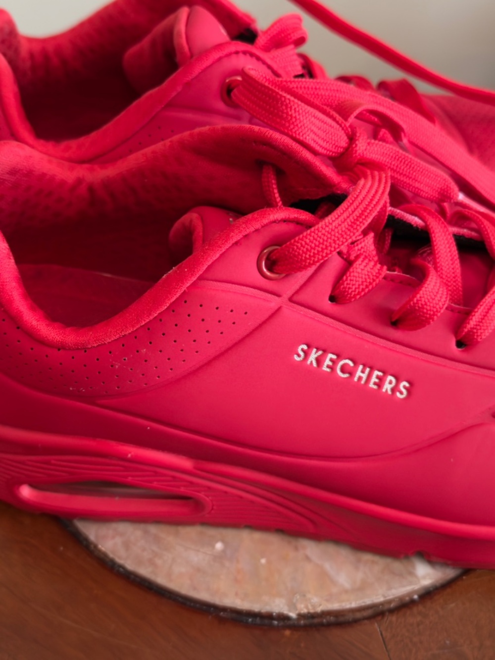 Red Skechers UNO Women's size 8.5 - Picture 3 of 8